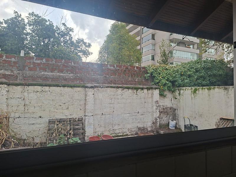 Gran Terreno de 611 m² en Barrio Simón Bolívar, Ñuñoa | Sólida Casa Familiar con Enorme Potencial
