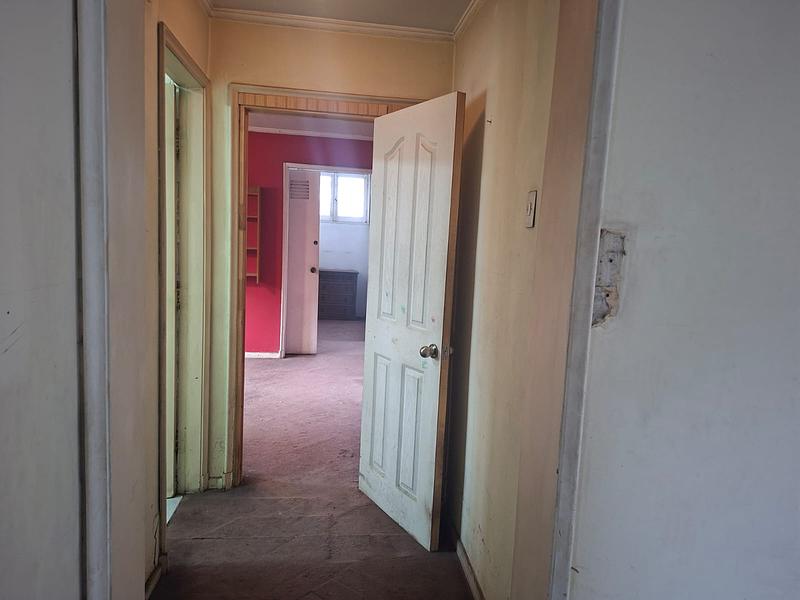 Gran Terreno de 611 m² en Barrio Simón Bolívar, Ñuñoa | Sólida Casa Familiar con Enorme Potencial