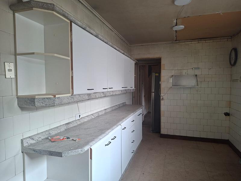 Gran Terreno de 611 m² en Barrio Simón Bolívar, Ñuñoa | Sólida Casa Familiar con Enorme Potencial
