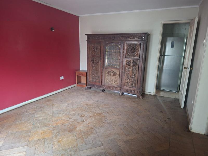 Gran Terreno de 611 m² en Barrio Simón Bolívar, Ñuñoa | Sólida Casa Familiar con Enorme Potencial