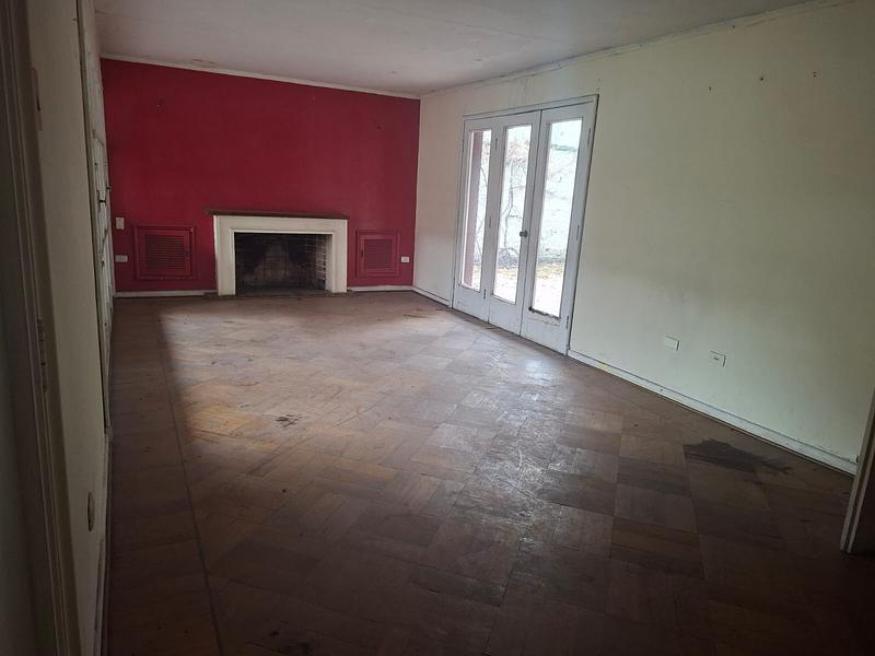 Gran Terreno de 611 m² en Barrio Simón Bolívar, Ñuñoa | Sólida Casa Familiar con Enorme Potencial