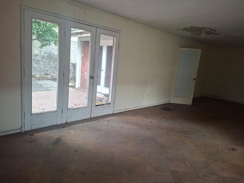 Gran Terreno de 611 m² en Barrio Simón Bolívar, Ñuñoa | Sólida Casa Familiar con Enorme Potencial