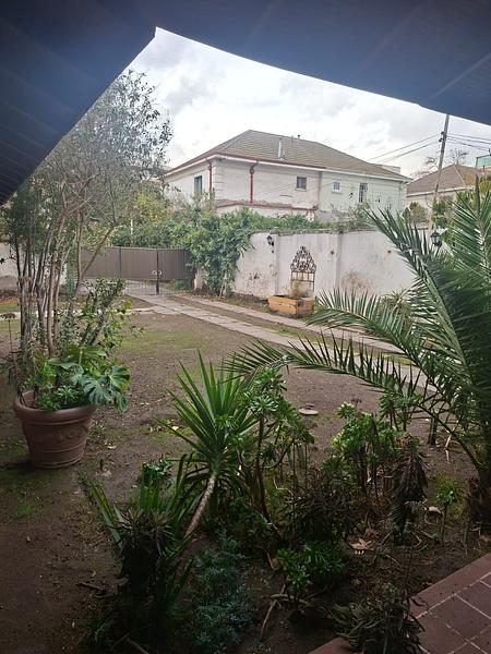 Gran Terreno de 611 m² en Barrio Simón Bolívar, Ñuñoa | Sólida Casa Familiar con Enorme Potencial